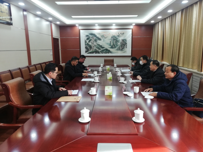 听取工作汇报.jpg